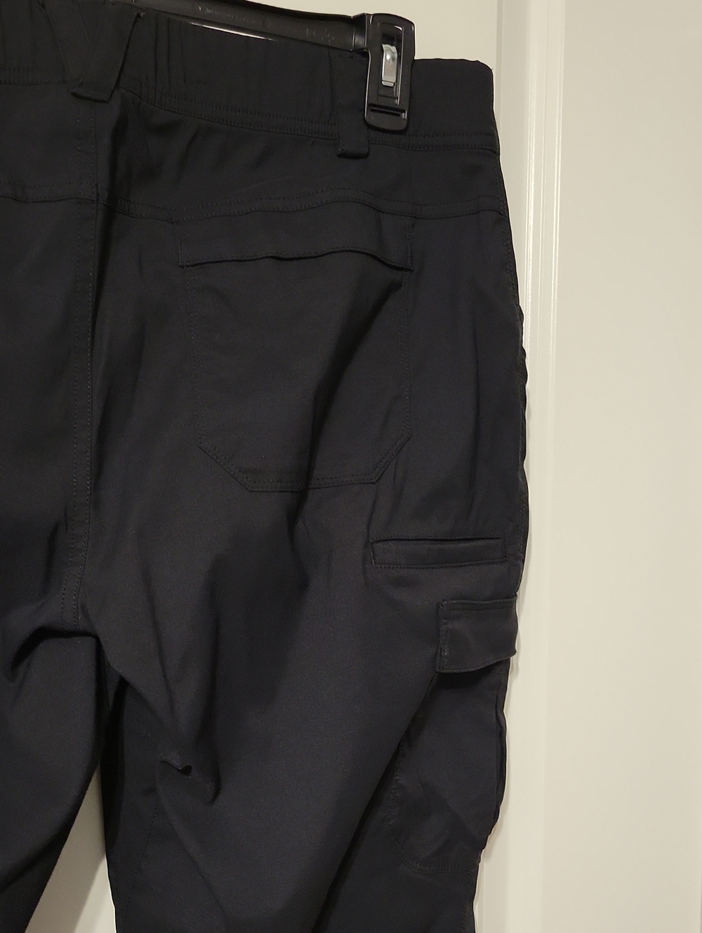 Duluth Trading Women's Dry On The Fly Capris, Size 16, Like New. Black - Picture 5 of 6